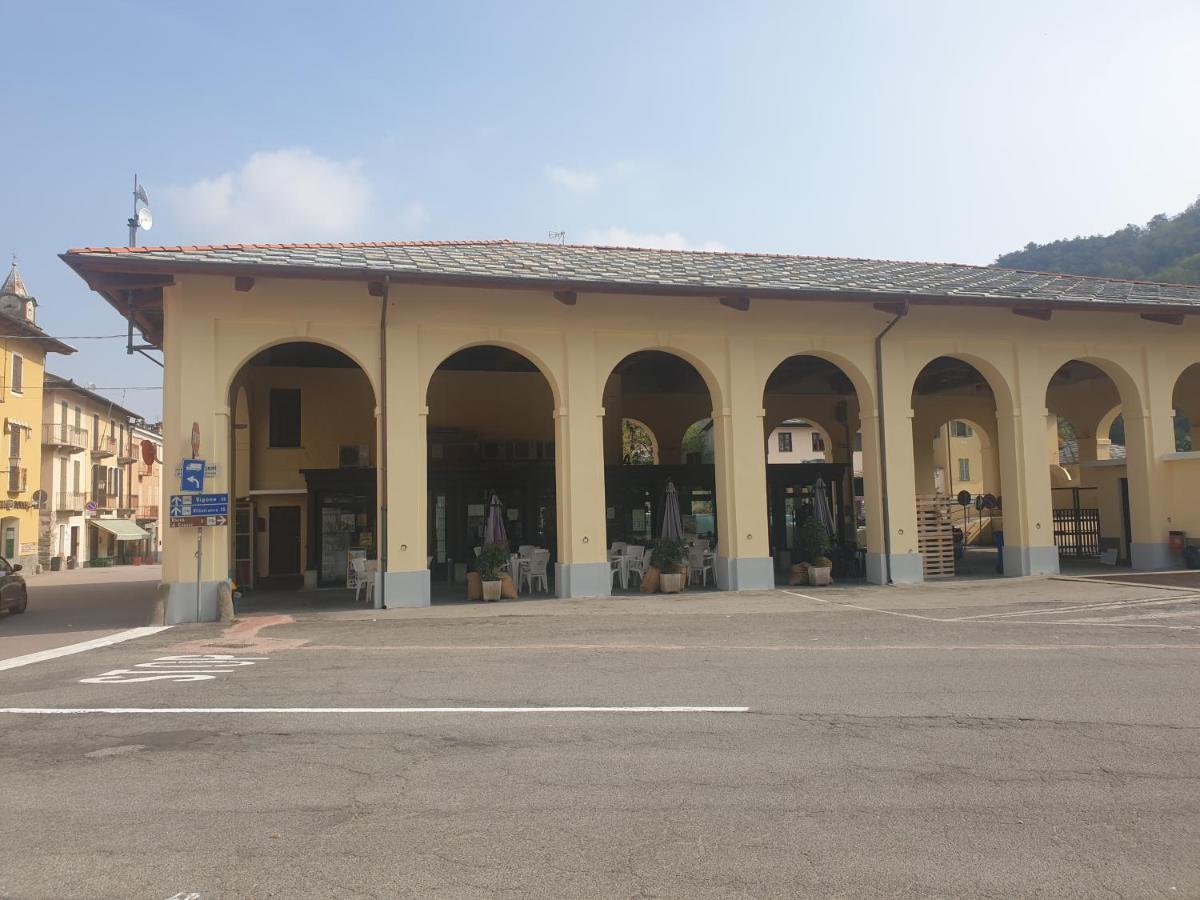 Hotel Cafe Del Peso Cavour Exterior foto